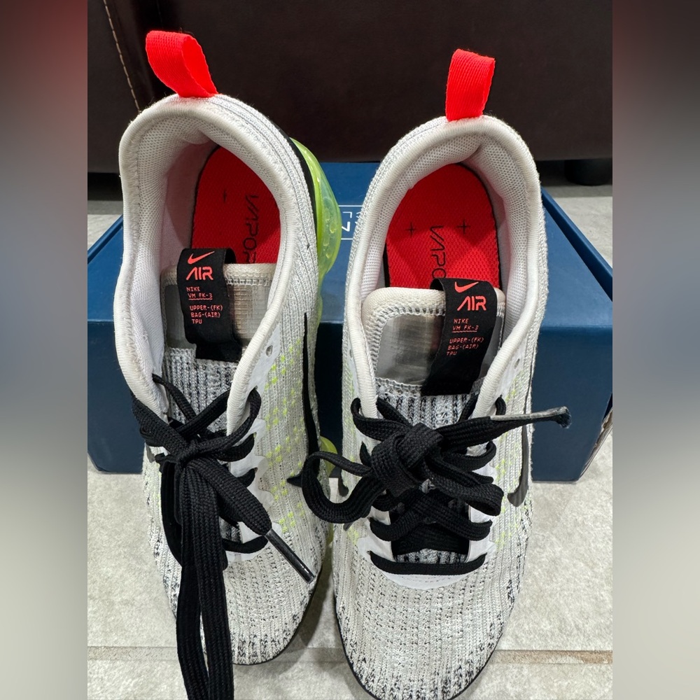 Nike Air Vapormax Flyknit 3 White Black Volt Sz 6Y/7.5Wmns - Picture 5 of 7